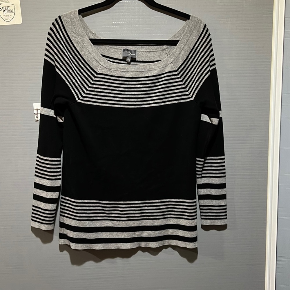 L Black and Gray Sweater